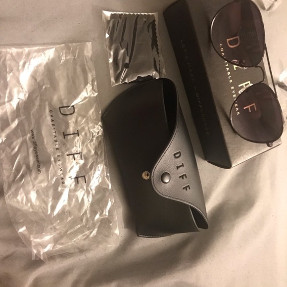 🕶 Diff sunglasses 🕶 - Picture 3 of 4